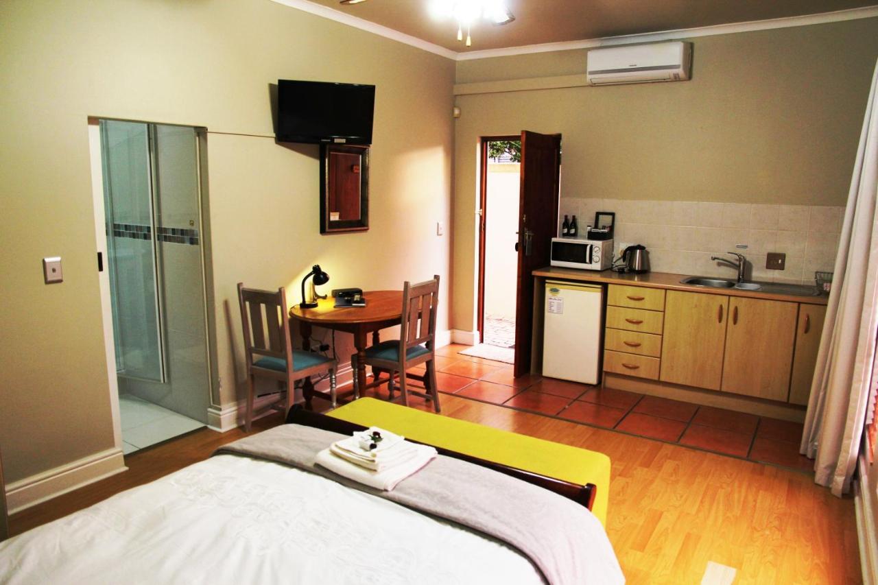 Casa Mia Guesthouse 테이블 뷰 외부 사진
